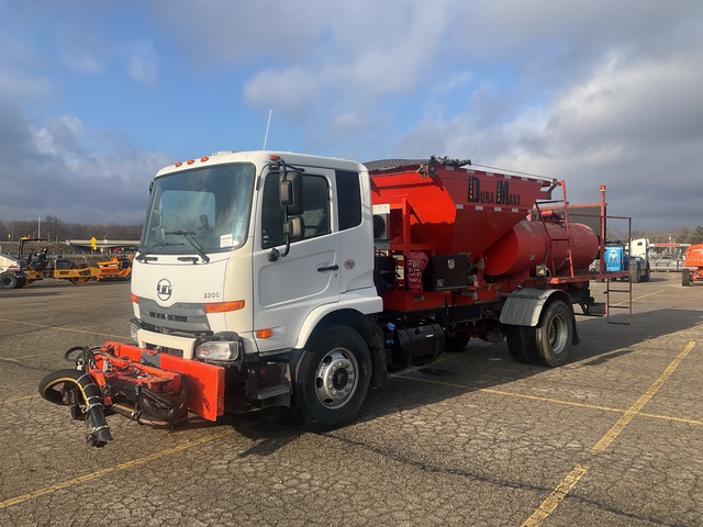 2012 UD UD3300 4x2 w/ 2013 Durapatcher DuraMaxx Pothole Patcher