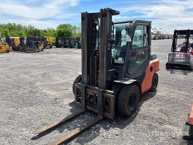 2020 Toyota 8FD35U 7050 lb Pneumatic Tire Forklift
