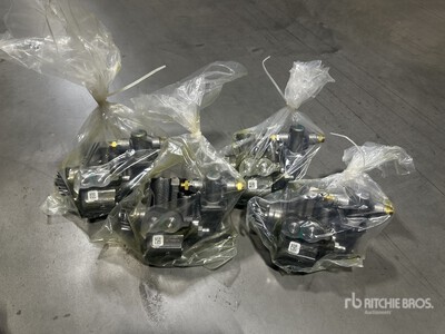(4) 1879088C93 Fuel Metering & Distributing Pumps
