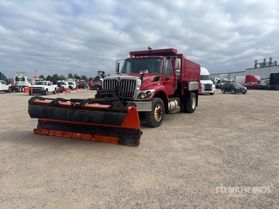 2010 International 7400 4x2 Camion chasse-neige