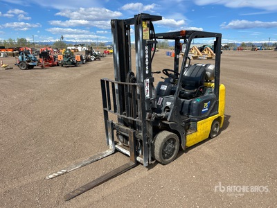 Komatsu FG25ST-14 4480 lb Pneumatic Tire Forklift