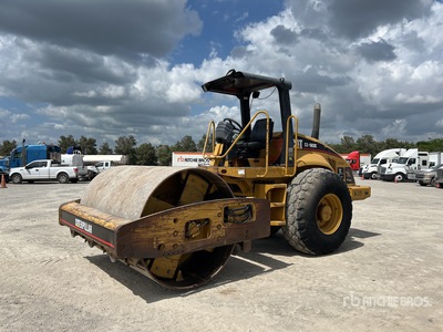 2004 Cat CS563E Smooth Drum Compactor