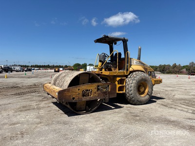 2004 Cat CS563E Walzenzug mit Glattmantelbandage