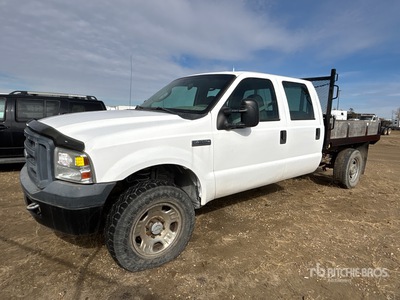 2007 Ford F-350 XL 4x4 Crew Cab Flatbed Truck