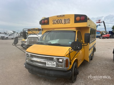 2002 Chevrolet Express G3500 4x2 14-Seat Mini School Bus (Inoperable)