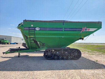 2019 J&M 1522-20T 1500 bu Tracked Grain Cart