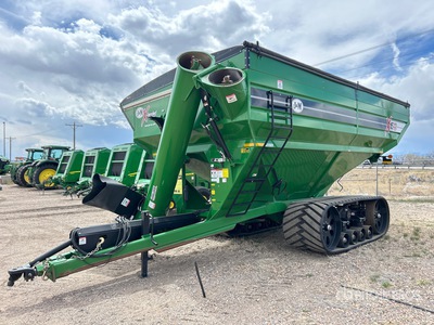 2019 J&M 1522-20T 1500 bu Tracked Grain Cart