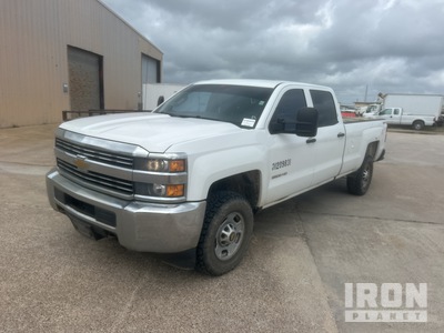 2015 Chevrolet Silverado 2500HD 4x4 Crew Cab بيك اب