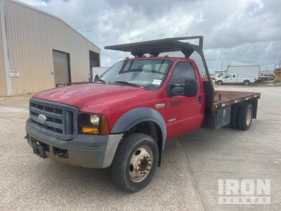 2006 Ford F-450 XL 4x2 Flatbed Truck