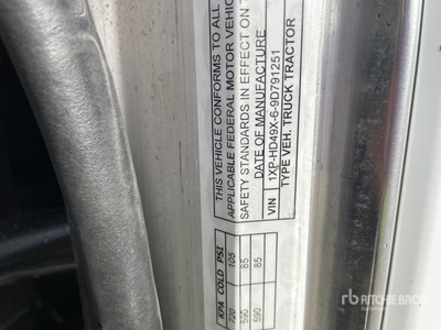 2009 Peterbilt 386 T/A Sleeper Truck Tractor