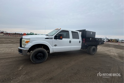 2013 Ford F-350 XL 4x4 Crew Cab Flatbed Truck