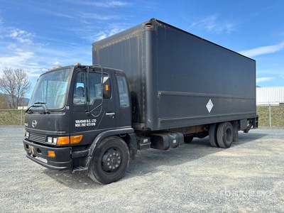 2000 Hino FE2620 4x2 Van Truck