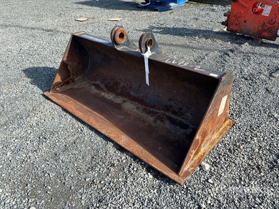 72 in Cleanup Excavator Bucket - Fits Hitatchi ZX135US-7
