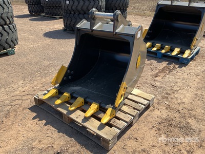 Trojan 120CL 36 in Q/C Digging Excavator Bucket - Fits Cat 311/312/313/314, Kobelco 140, Deere/Hitachi ZX120/135, Case 130/135, Doosan DX140 (Unused)