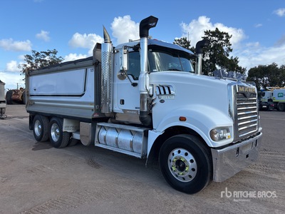 2017 Mack CMHR Trident 6x4 T/A Camión dumper