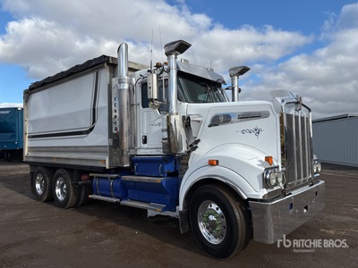2011 Kenworth T909 6x4 T/A Camión dumper