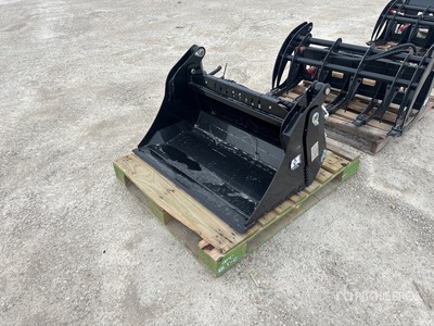 2026 GIYI GY-XKH39 39 in Multi-Purpose Mini Godet pour Skid Steer (Unused)
