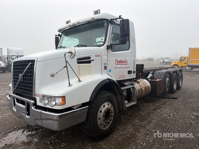 2013 Volvo VHD84B Volvo 8x4 Camión rodante (Inoperable)