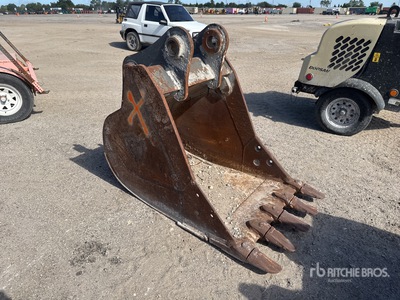 2019 John Deere 36 in Digging Excavator Bucket - Fits Paladin 190G