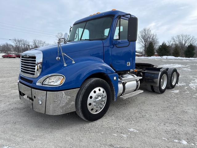 2009 Freightliner Columbia 120 6x4 T/A Day Cab Truck Tractor