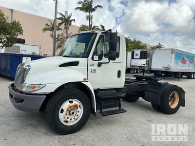 2006 International 4300 4x2 S/A Day Cab Truck Tractor