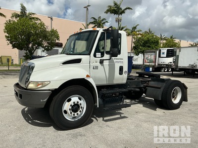2006 International 4300 4x2 S/A Day Cab Truck Tractor