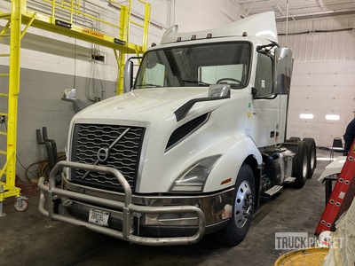 2020 Volvo VNL 300 6x4 T/A Day Cab Truck Tractor (Inoperable)