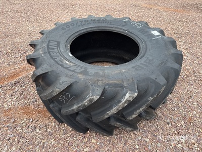 Quantity of (1) Michelin 600/70R30 158D Pneu Tires