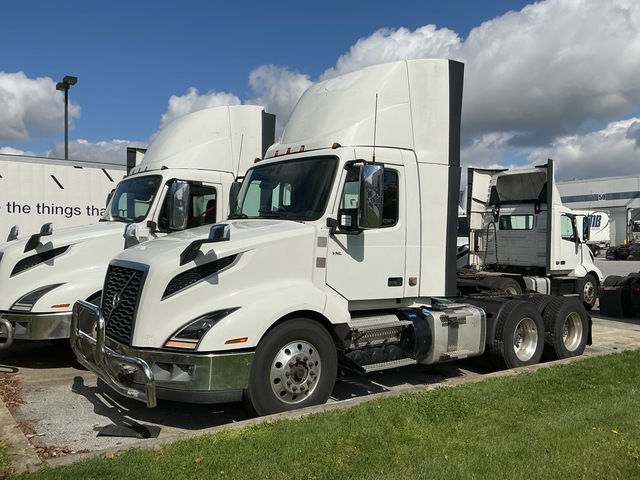 2020 Volvo VNL 300 6x4 T/A Day Cab Truck Tractor (Inoperable)