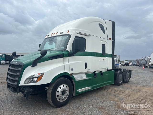 2020 Freightliner Cascadia 116 6x4 T/A Sleeper Truck Tractor
