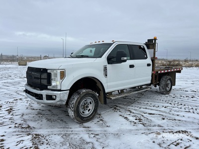 2019 Ford F-350 XLT 4x4 Crew Cab Camion à Plateau