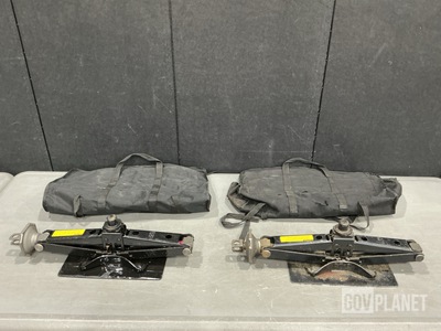 (16) Hand Scissor Jacks