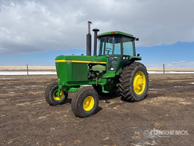1977 John Deere 4630 2WD Tractor Agrícola