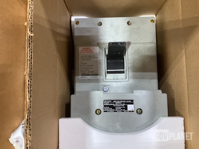 (2) Cutler-Hammer 452D832G01 Circuit Breakers