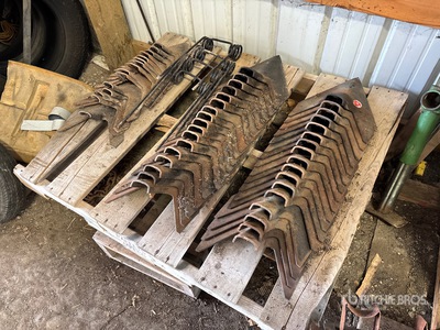 Quantity of (34) 12 in Cultivator Shovel Pièces divers
