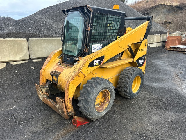 2013 Cat 252B3 Two-Speed Skid Steer Loader 2013 Cat 252B3 Two-Speed Skid Steer Loader