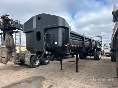 1999 Clement LW3829 38 ft T/A Frameless مقطورة للتفريغ الخلفي