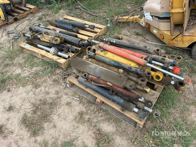 Quantity of (2) Pallets of Hydraulic Cilinder