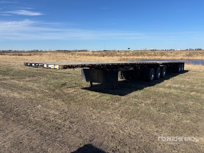 2017 Doepker 32 ft Tri/A Super B-Train Lead Flatbed Trailer