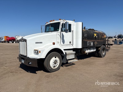 Etnyre BTHS 1795 gal on 1990 Kenworth T800 4x2 Asphalt Distributor Truck