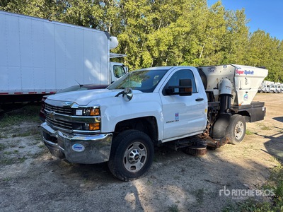 Schwarze SuperVac Super Updraft on 2018 Chevrolet 2500HD Kehrmaschine