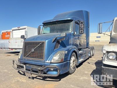 2014 Volvo VNL 6x4 تراكتور شاحنة كابينة النوم (ثنائية المحور)