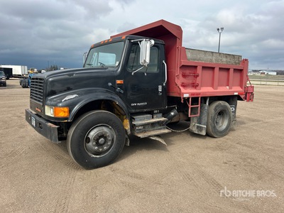 1991 International 4700 4x2 Camion chasse-neige