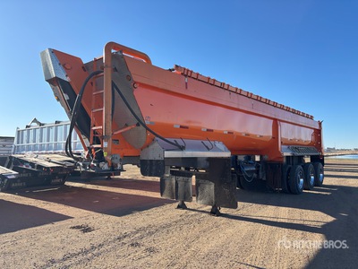 2013 Midland 35 ft Tri/A End Dump Trailer