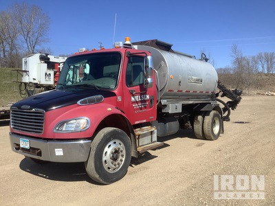 Bearcat 2100 gal on 2010 Freightliner M2 4x2 Ciężarówka do dystrybucji asfaltu