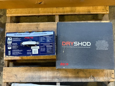 Quantity of (2) Garage Floor Coating, Size 13 Dryshod boots Varios, tienda, almacen, consumidor