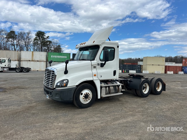 2017 Freightliner Cascadia 125 6x4 T/A Day Cab Truck Tractor