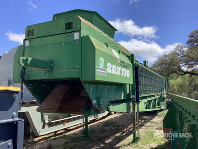 2015 McCloskey SDX130 36 in x 130 ft Portable Telescopic Radial Stacking Conveyor