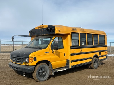2005 Ford E-450 4x2 14-Seat Mini Bus