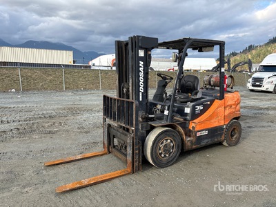 2008 Doosan G35S-5 6950 lb Pneumatic Tire Forklift